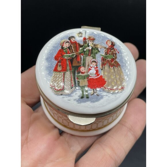Eximious Trinket Box England Christmas Carolers Porcelain Round - Picture 1 of 7